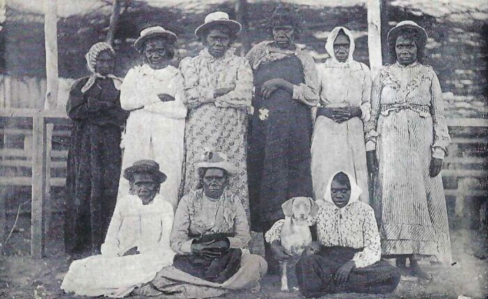 Rare Glimpses Into 1900s Indigenous Australians Through 43 Striking Photos