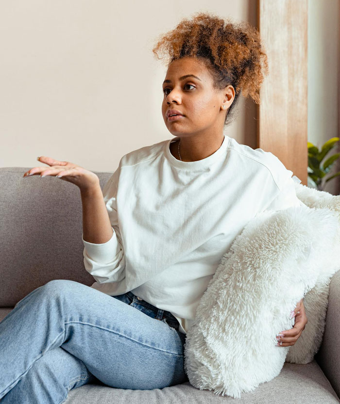 Person Agrees To Let Roommates Have Their BFs Move In, But Makes It Clear They Won’t Share Their Bathroom