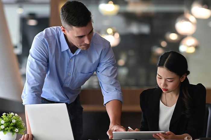 Employee Doesn’t Show Up To A Meet Because She’s Off, Boss Hands Her A Formal Reprimand