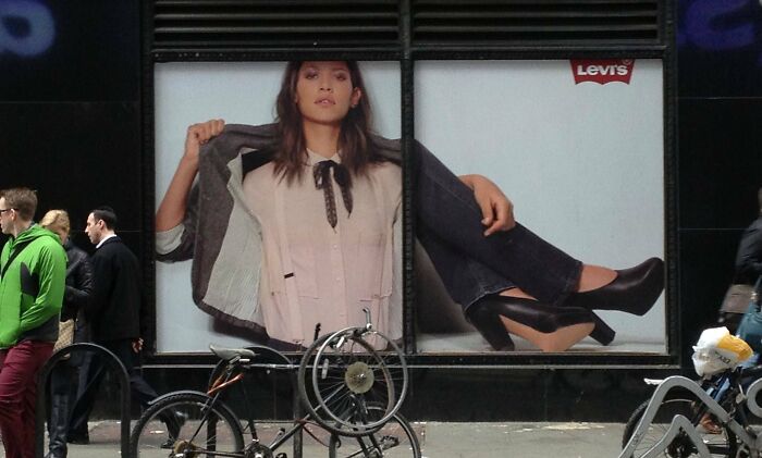 “Another Unattainable Body Portrayed In Advertising”: 73 Funny Advertising Fails (New Pics)