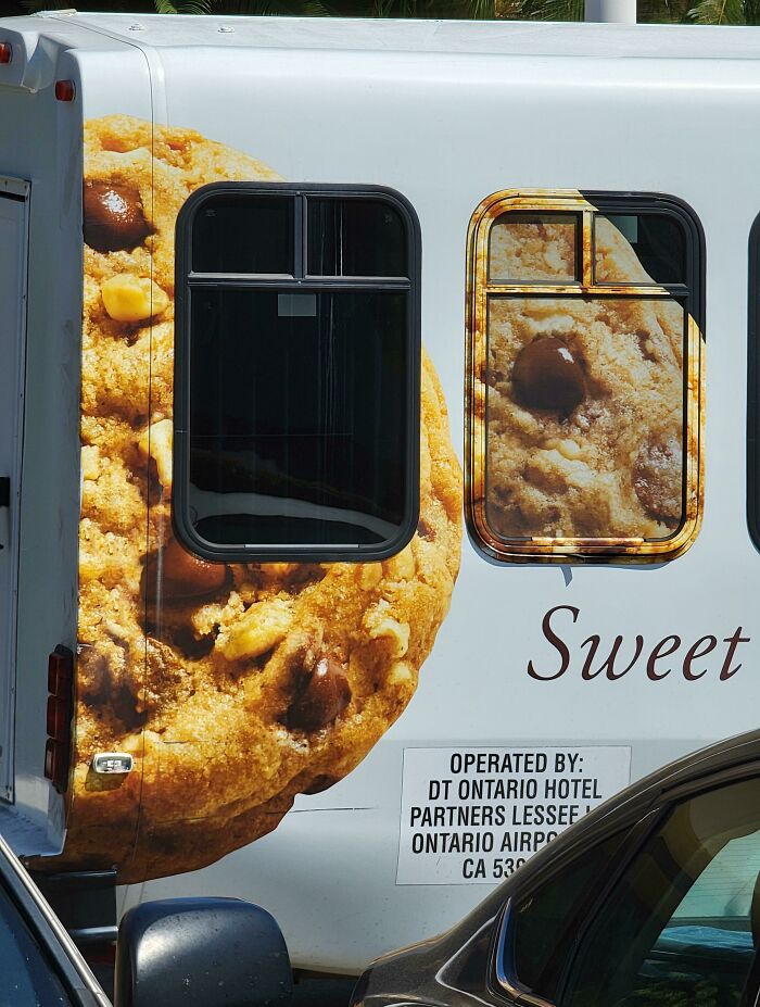“Another Unattainable Body Portrayed In Advertising”: 73 Funny Advertising Fails (New Pics)
