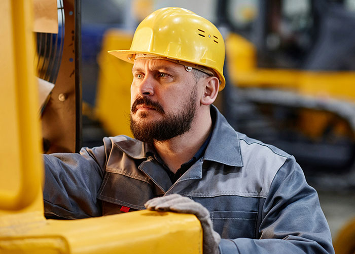 “Missed Me By Millimetres”: 53 Blue Collar Workers Share The Scariest Thing They’ve Experienced At A Job Site
