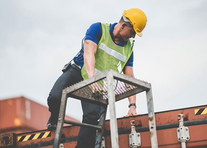“Missed Me By Millimetres”: 53 Blue Collar Workers Share The Scariest Thing They’ve Experienced At A Job Site