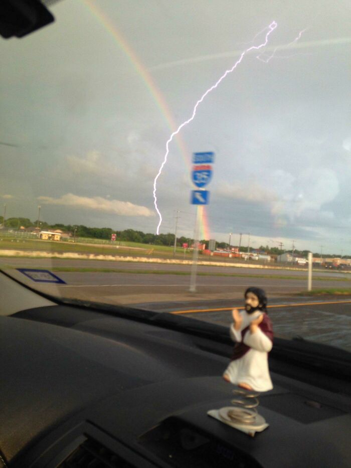 70 Photos Of Rare Coincidences You’d Think Were Photoshopped, But Aren’t