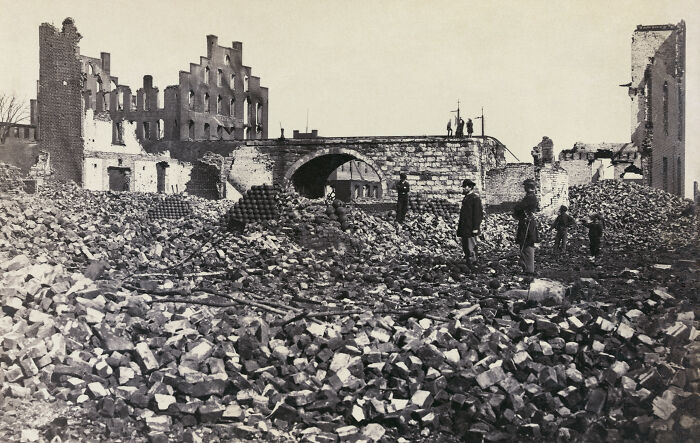 30 Gripping Pictures That Tell The Real Story Of 1800s America