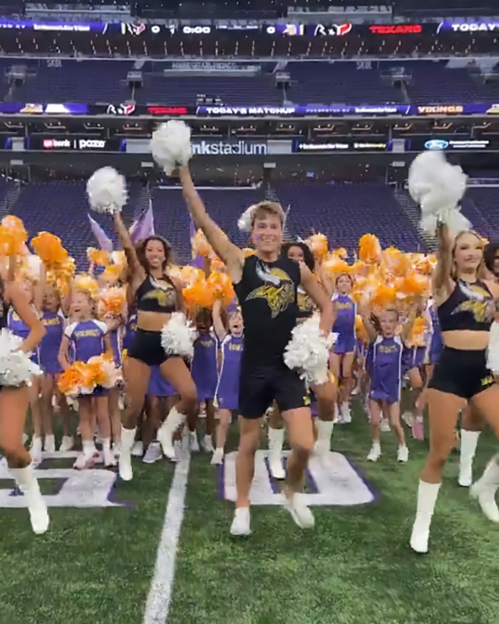“Ratings Are Dropping”: Minnesota Vikings Ignite Controversy After Hiring Male Cheerleaders