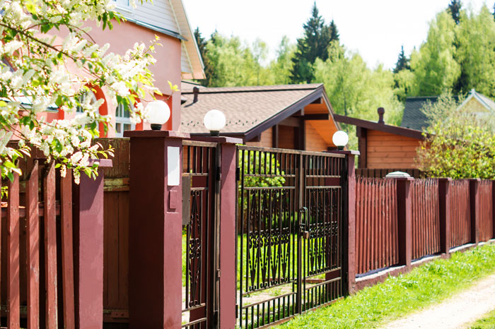 Homeowner Laughs In Entitled Neighbor’s Face After She Asks Them To Move Their Fence For Her View