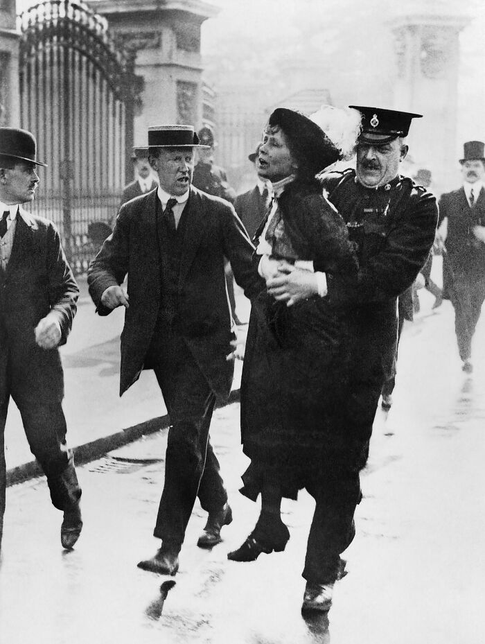 45 Powerful Photos Of Women In The 20th Century Suffrage Era