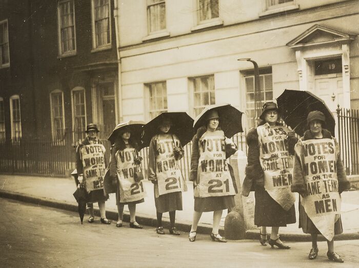 45 Powerful Photos Of Women In The 20th Century Suffrage Era