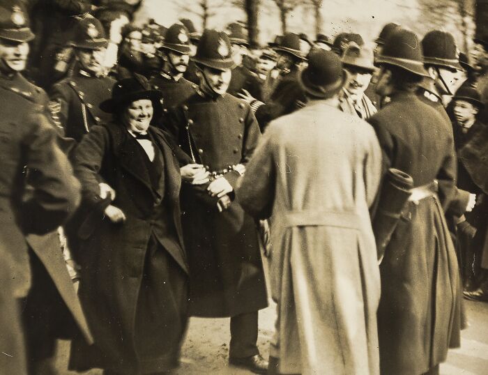 45 Powerful Photos Of Women In The 20th Century Suffrage Era