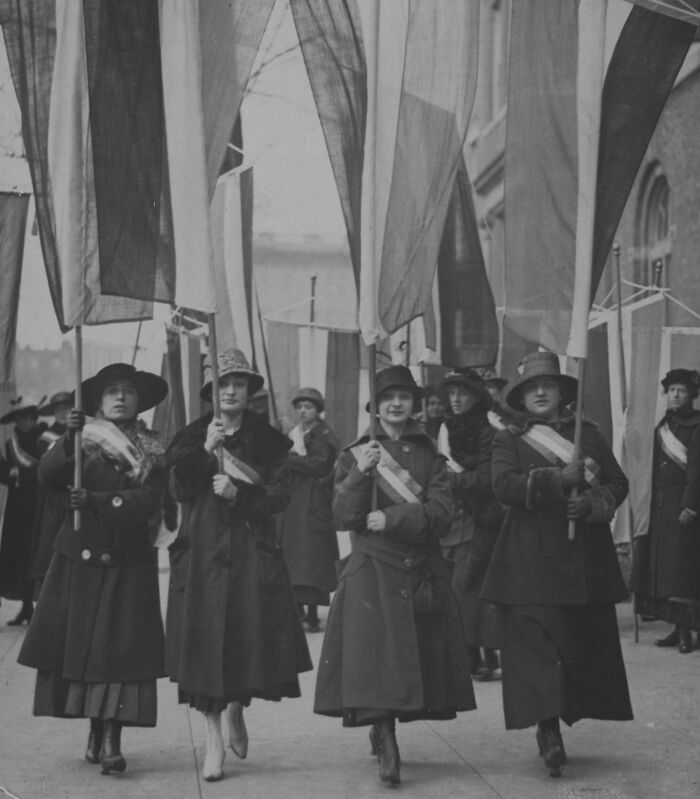 45 Powerful Photos Of Women In The 20th Century Suffrage Era