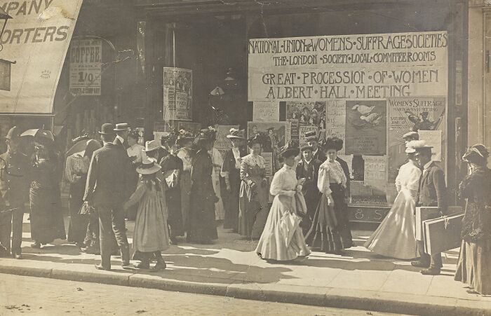 45 Powerful Photos Of Women In The 20th Century Suffrage Era
