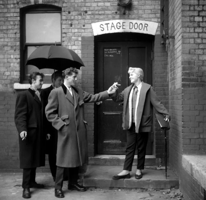 21 Striking Photos From The 20th Century Teddy Boy Era That Will Make You Look Twice