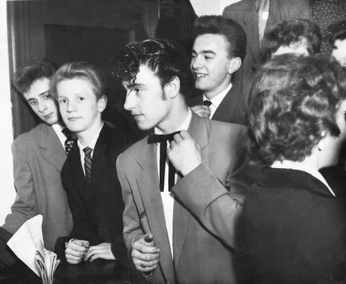21 Striking Photos From The 20th Century Teddy Boy Era That Will Make You Look Twice