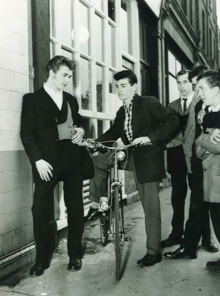 21 Striking Photos From The 20th Century Teddy Boy Era That Will Make You Look Twice