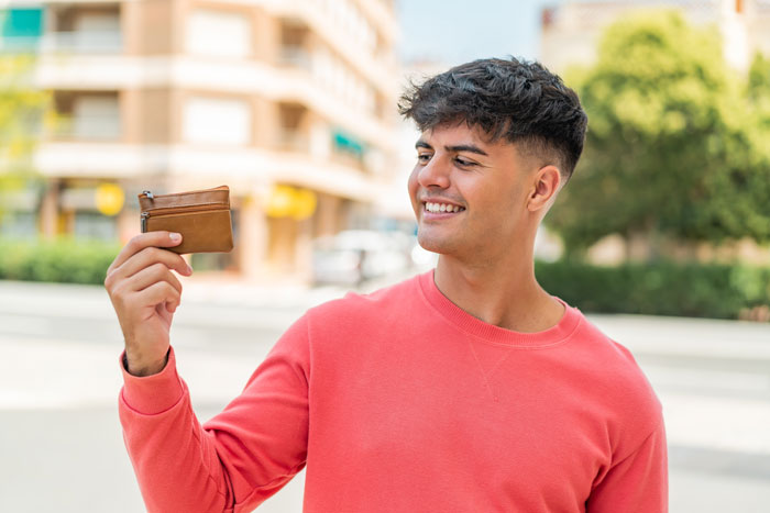 Scammers Are Known To Be Creative &#8211; 9 Tourist Traps And Their Main Destinations