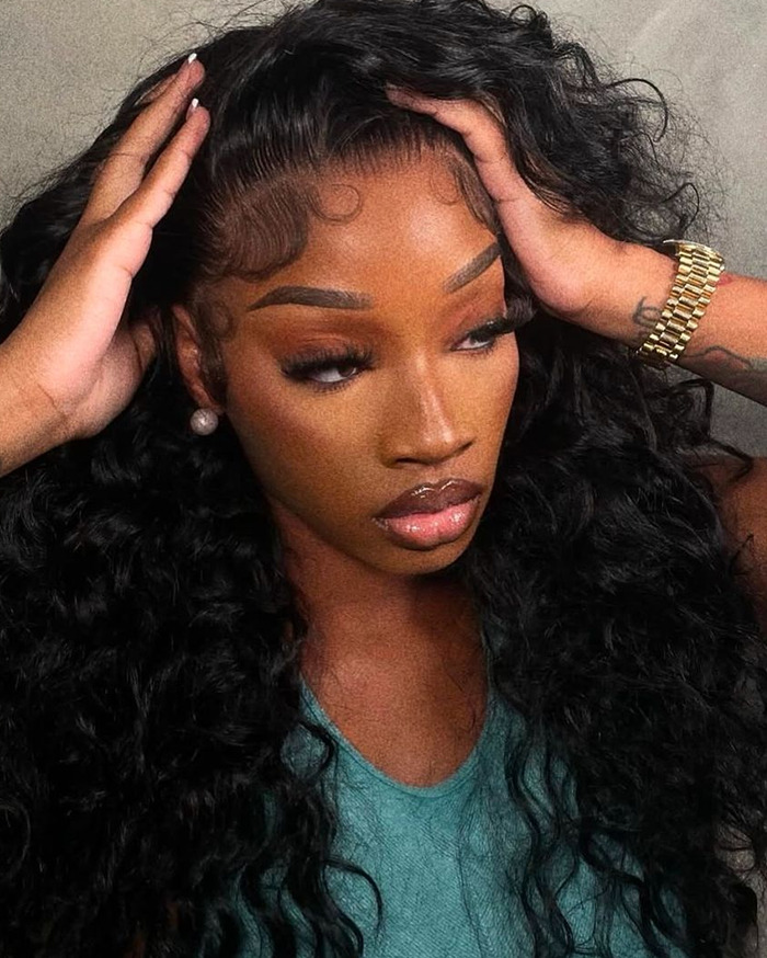 Teacher Sparks Viral Debate After &#8220;Showing Off Too Many Curves&#8221; For Back-To-School
