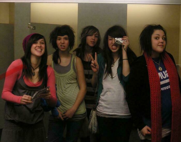 93 Pics From People’s &#8220;Regrettable Past&#8221; That They Can’t Help But Cringe At Now (New Pics)