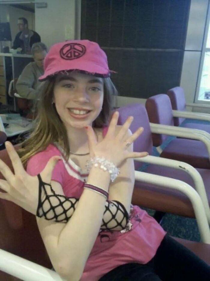 93 Pics From People’s &#8220;Regrettable Past&#8221; That They Can’t Help But Cringe At Now (New Pics)