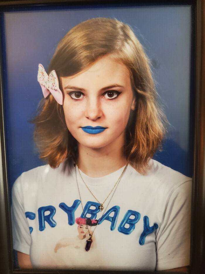 93 Pics From People’s &#8220;Regrettable Past&#8221; That They Can’t Help But Cringe At Now (New Pics)