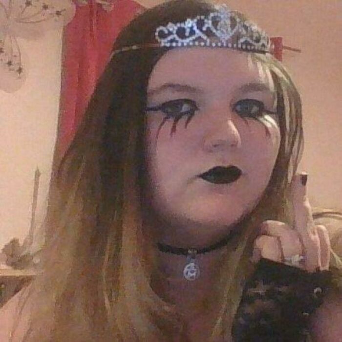 93 Pics From People’s &#8220;Regrettable Past&#8221; That They Can’t Help But Cringe At Now (New Pics)