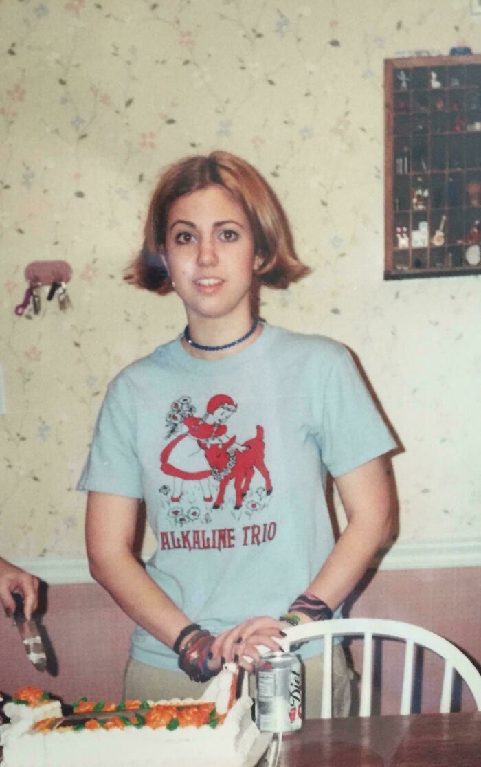 93 Pics From People’s &#8220;Regrettable Past&#8221; That They Can’t Help But Cringe At Now (New Pics)