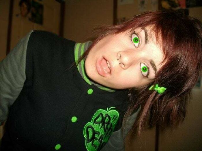 93 Pics From People’s &#8220;Regrettable Past&#8221; That They Can’t Help But Cringe At Now (New Pics)