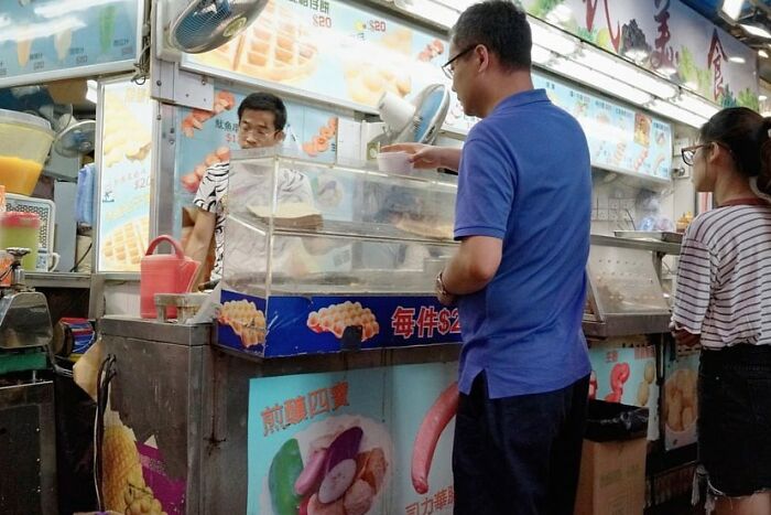 45 Unbelievable Street Coincidences Caught On Camera By Edas Wong
