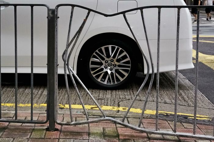 45 Unbelievable Street Coincidences Caught On Camera By Edas Wong