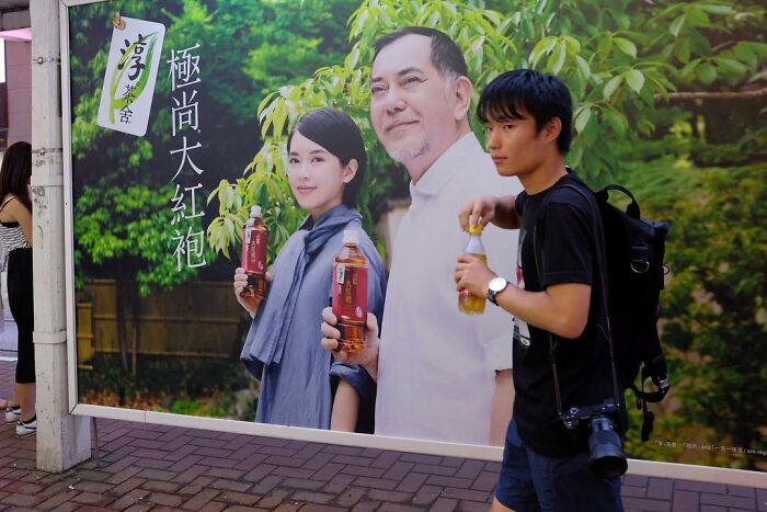 45 Unbelievable Street Coincidences Caught On Camera By Edas Wong