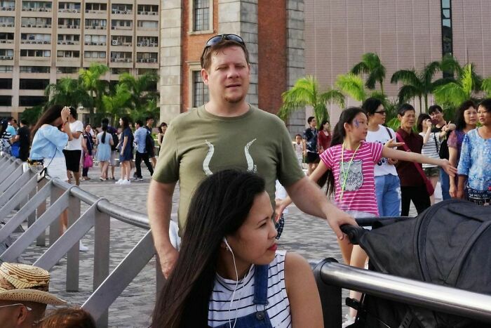 45 Unbelievable Street Coincidences Caught On Camera By Edas Wong