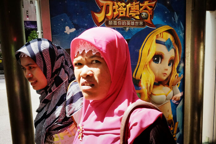 45 Unbelievable Street Coincidences Caught On Camera By Edas Wong