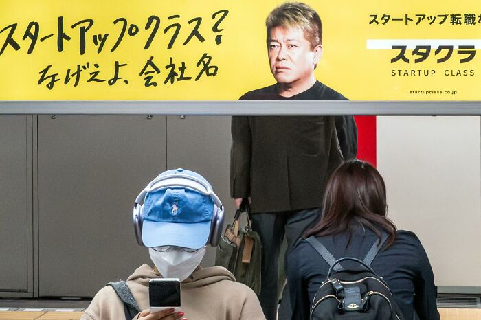 45 Unbelievable Street Coincidences Caught On Camera By Edas Wong