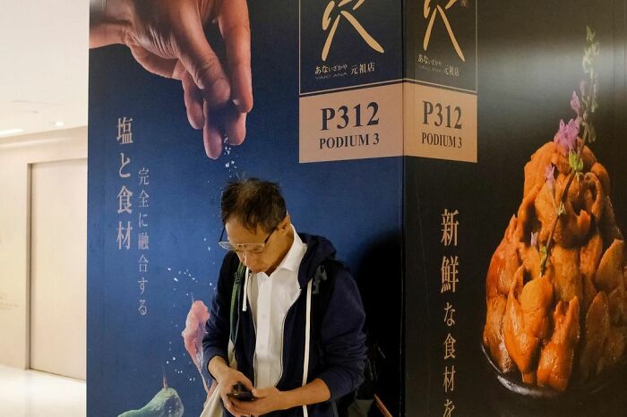 45 Unbelievable Street Coincidences Caught On Camera By Edas Wong