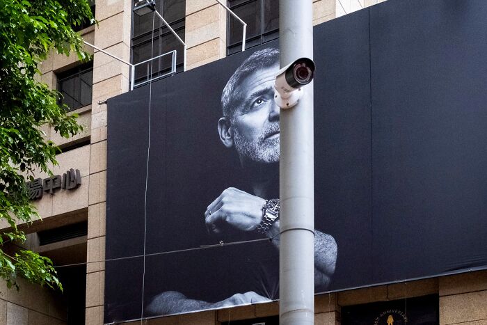 45 Unbelievable Street Coincidences Caught On Camera By Edas Wong