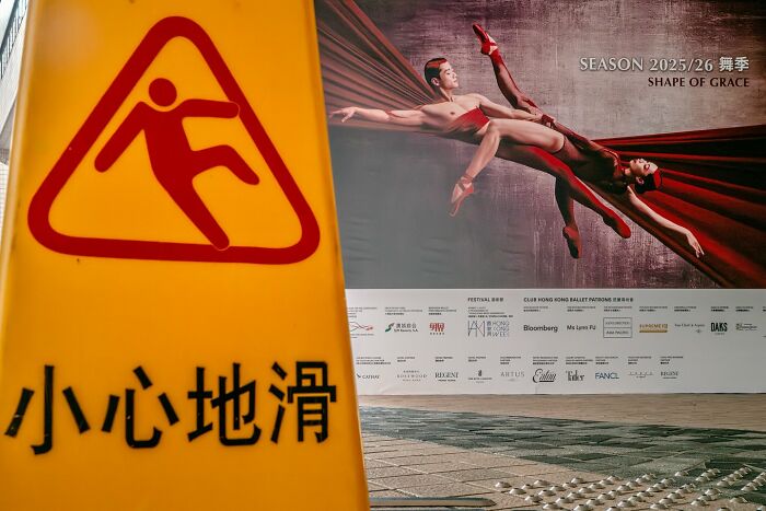 45 Unbelievable Street Coincidences Caught On Camera By Edas Wong