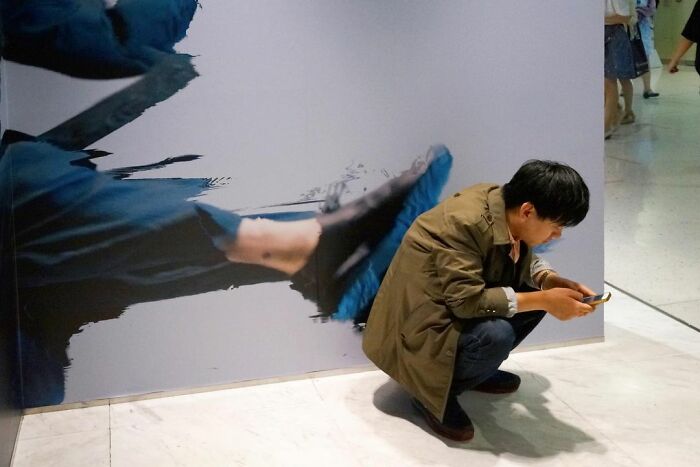 45 Unbelievable Street Coincidences Caught On Camera By Edas Wong