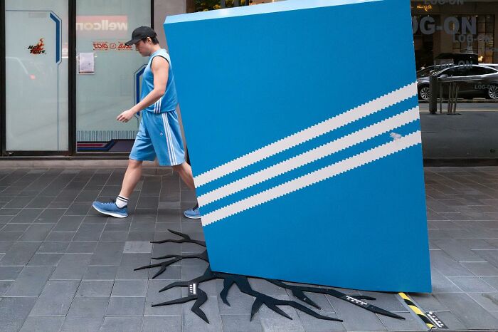 45 Unbelievable Street Coincidences Caught On Camera By Edas Wong