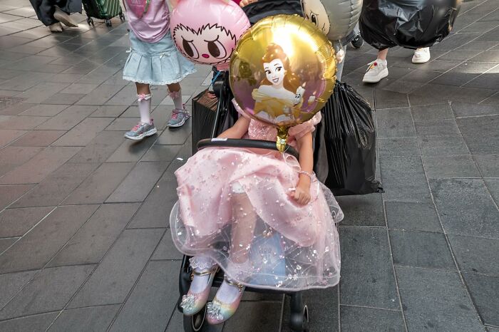 45 Unbelievable Street Coincidences Caught On Camera By Edas Wong