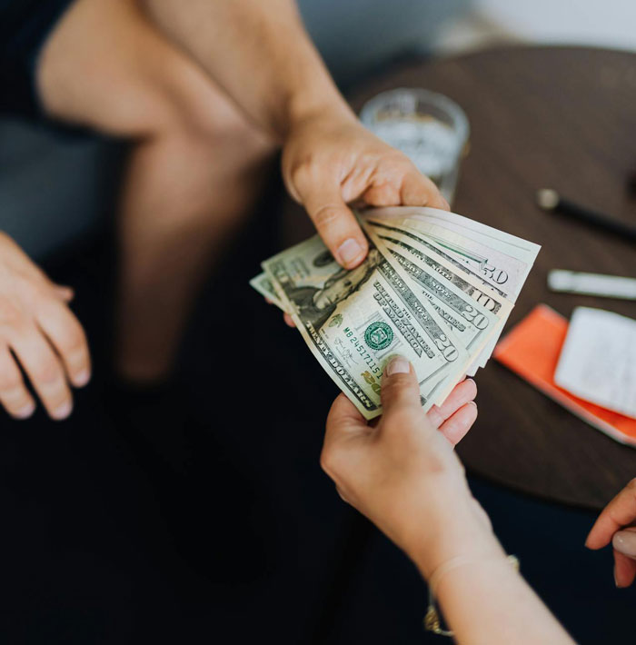 &#8220;She Hates It&#8221;: College Student Outsmarts Girlfriend&#8217;s Freeloader Bestie