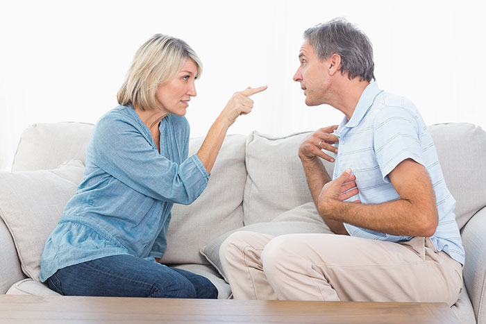 Man’s Compliment To GF&#8217;s Mom Sparks Fight Between Parents, GF Calls His Behavior Inappropriate