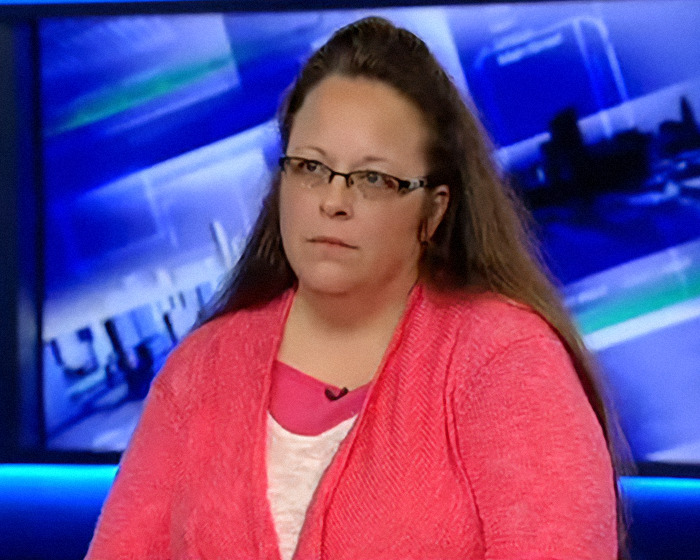 “You’ve Been Married Four Times”: Andy Cohen Goes Viral For Brutal Roast Of Anti-LGBTQ Activist Kim Davis