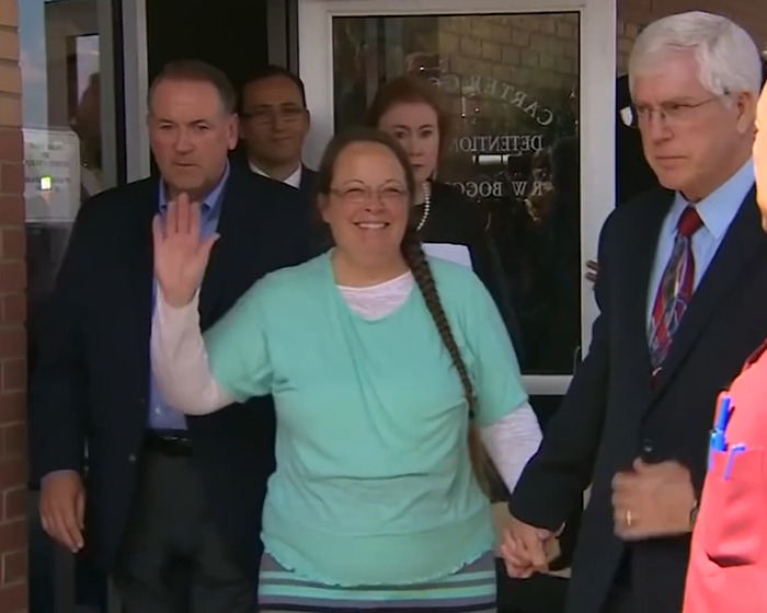 “You’ve Been Married Four Times”: Andy Cohen Goes Viral For Brutal Roast Of Anti-LGBTQ Activist Kim Davis