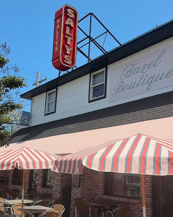 Heated Debate After Café Enforces &#8220;You Break It, You Pay For It&#8221; Policy On Mom With 3-Year-Old