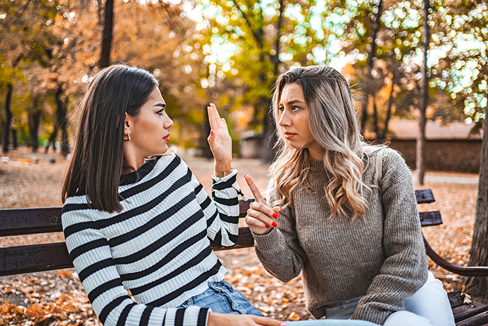 Woman Upset Her And Her Bestie’s Weddings Are 3 Weeks Apart, The Friend Doesn’t See The Issue