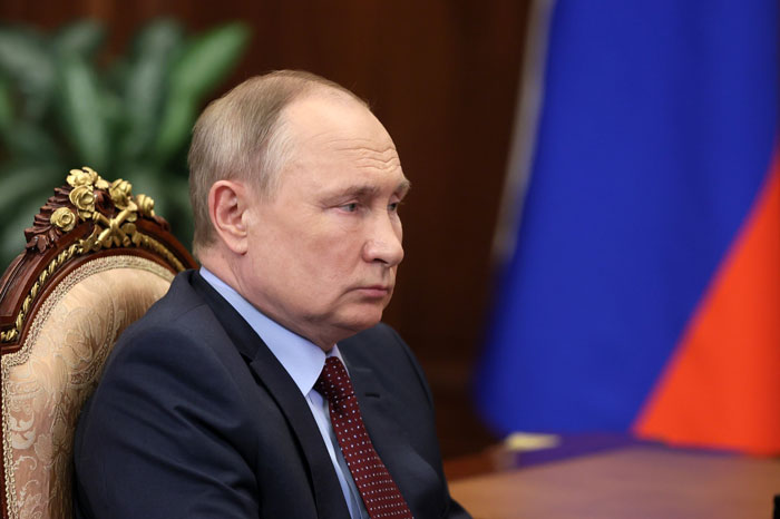 &#8220;What&#8217;s Up With Them?&#8221;: Putin’s Twitching Leg In Alaska Meeting With Trump Sparks Exoskeleton Rumors