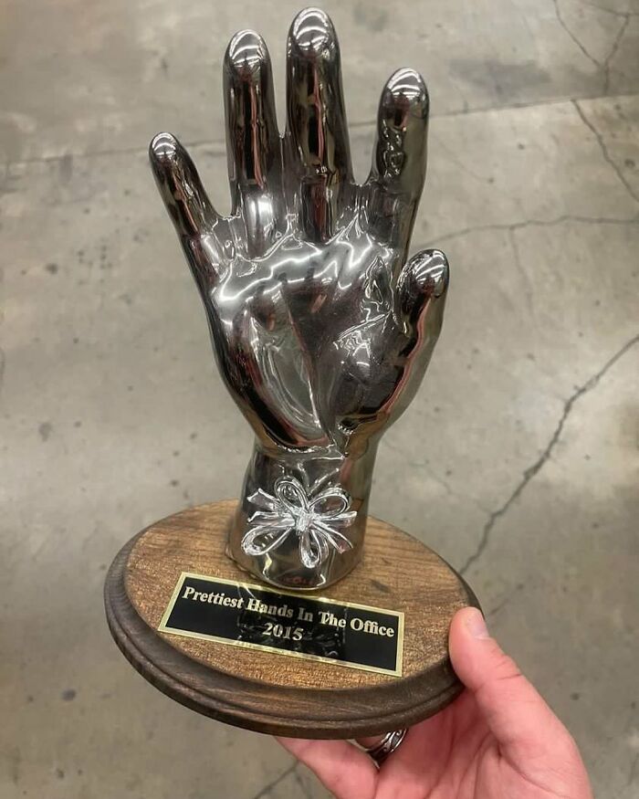 64 Times People Stumbled Upon The Most Bizarre Things At Thrift Stores (New Pics)
