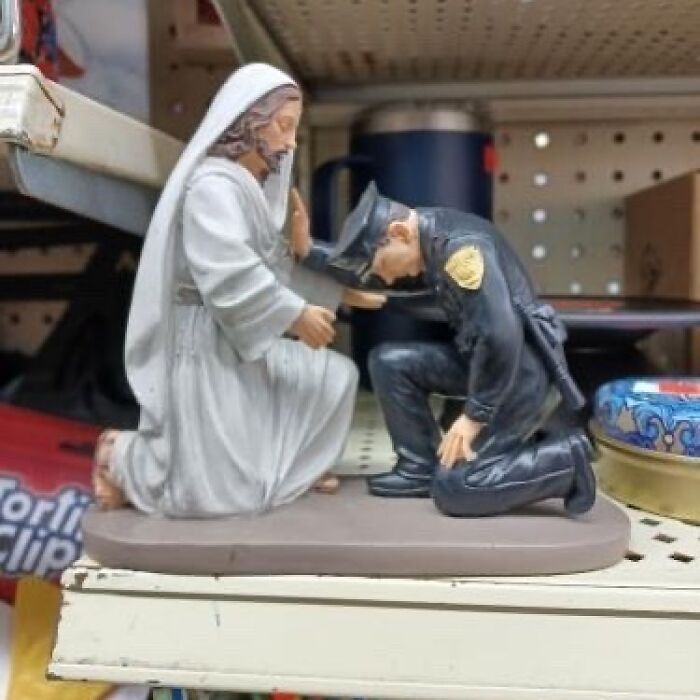 64 Times People Stumbled Upon The Most Bizarre Things At Thrift Stores (New Pics)