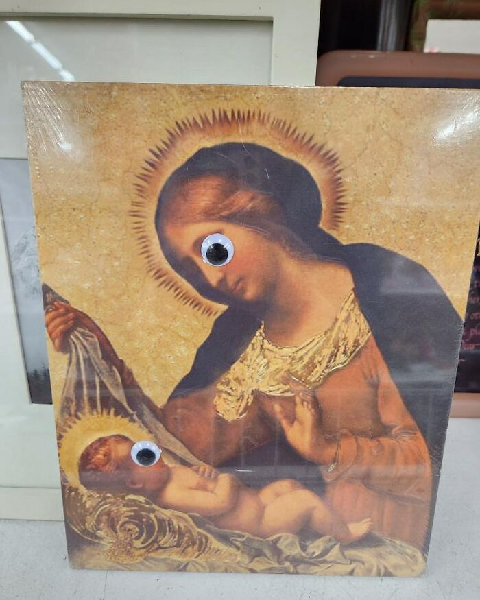 64 Times People Stumbled Upon The Most Bizarre Things At Thrift Stores (New Pics)