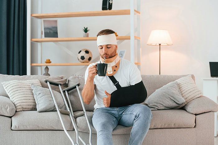 Boyfriend Throws Tantrum After GF Leaves On Vacation Despite His Injury